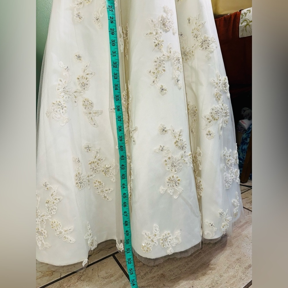 Oleg cassini wedding drees - Picture 2 of 7